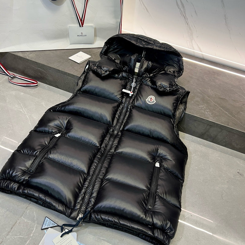 Moncler Bormes Hooded Down Gilet