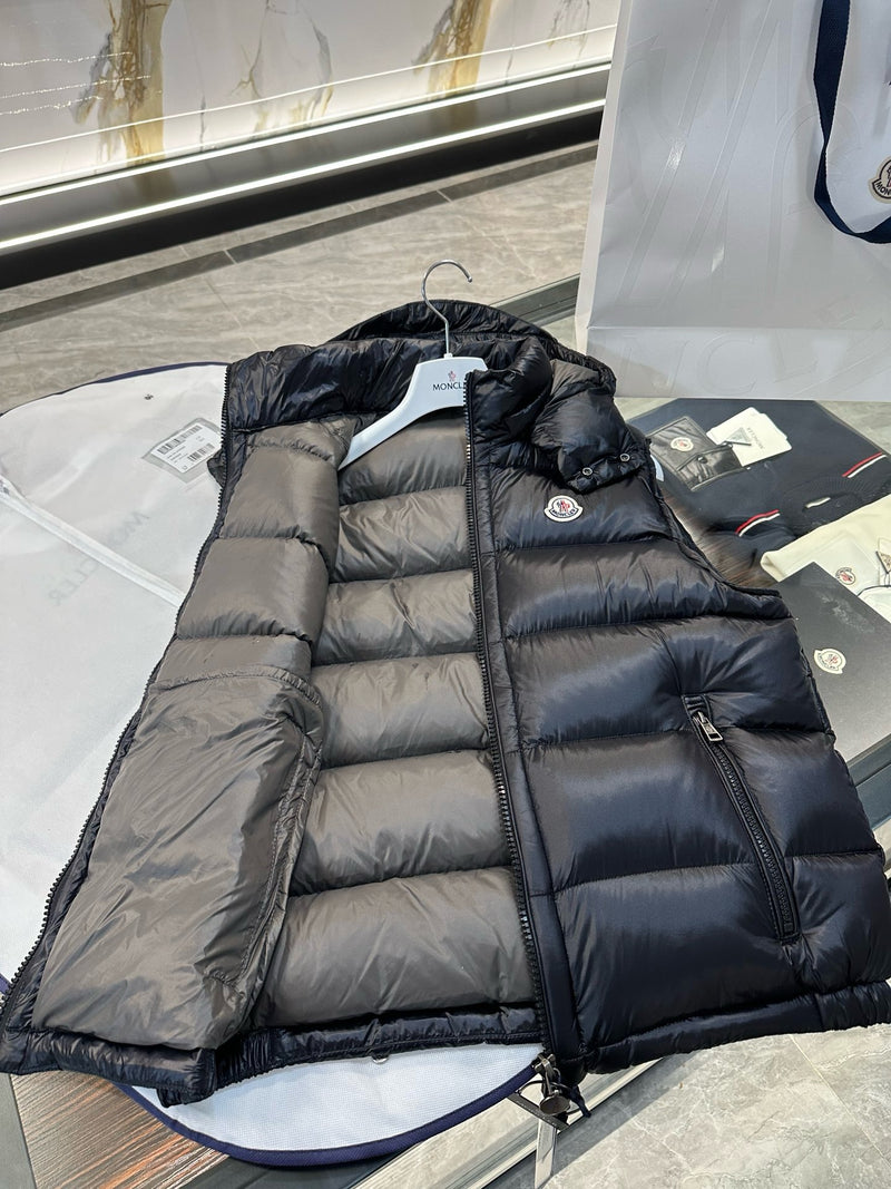 Moncler Bormes Hooded Down Gilet