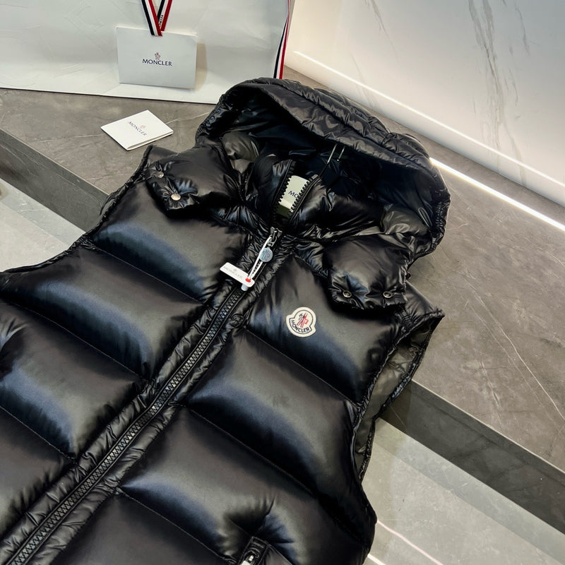 Moncler Bormes Hooded Down Gilet